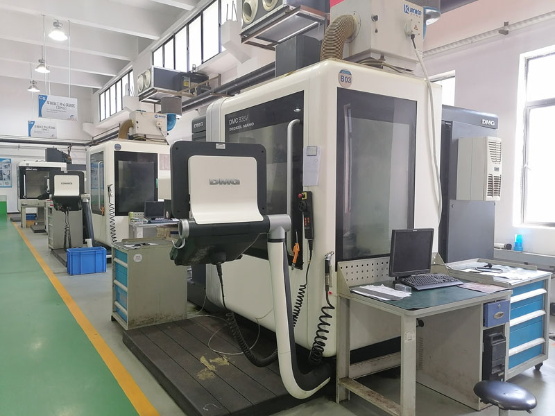 Vertical machining center 1